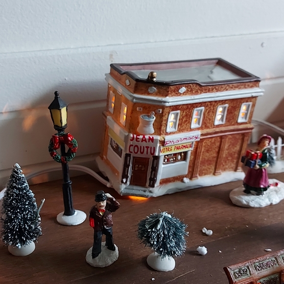 Illuminated Village for the Holiday SeasonJean-Coutu Village. - Picture 5 of 12